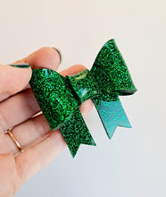 Load image into Gallery viewer, Green Glitter Bow Brooch
