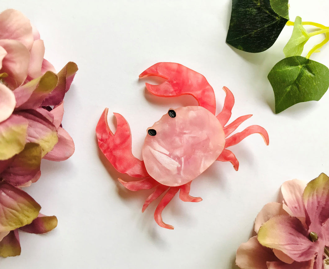 Crabby brooch in Pink Marble
